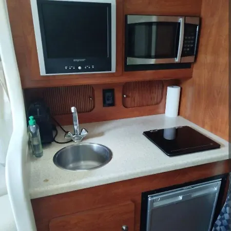 船上ホテル Nuit Insolite En Bateau