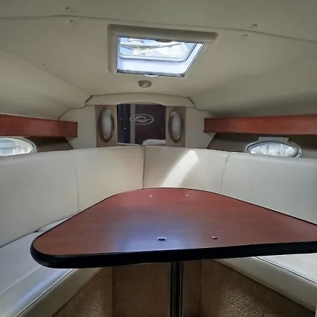 船上ホテル Nuit Insolite En Bateau