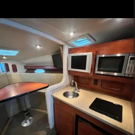 船上ホテル Nuit Insolite En Bateau